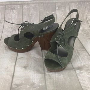 G by Guess 9.5 wooden platform